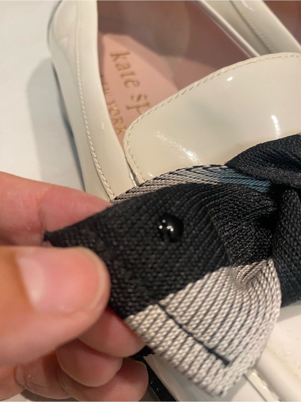 KATE SPADE LEANDRA PATENT LEATHER LOAFER CREAM BLACK BOW PLAID
HEEL SZ 7 - Picture 7 of 16